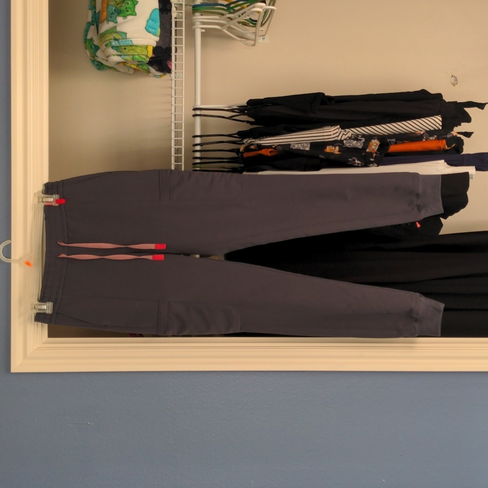 FIGS scrub pants charcoal gray, excellent like new condition.